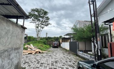 Rumah di kompleks perumahan Kekeri Lombok barat