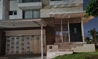 Sewa Rumah Megah di Cluster Riverside Boulevard PIK 2