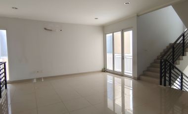 Lotus Summarecon Bekasi Jln Kembar Utama View Danau Split Lvl Morizen