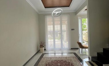 Rumah Mewah Cantik 2 Lt Dengan Private Pool Di Seputaran Jln Palagan