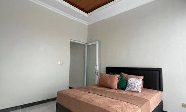 Rumah Mewah Cantik 2 Lt Dengan Private Pool Di Seputaran Jln Palagan