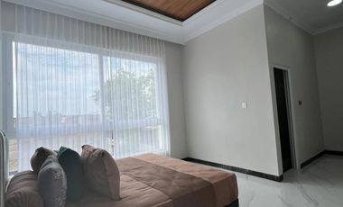 Rumah Mewah Cantik 2 Lt Dengan Private Pool Di Seputaran Jln Palagan