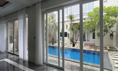 Rumah Mewah Cantik 2 Lt Dengan Private Pool Di Seputaran Jln Palagan