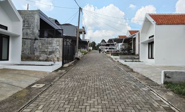 Jual Rumah Siap Huni Bisa KPR Di jln Hj Ghofur paku Haji Cimahi KBB
