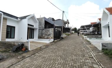 Jual Rumah Siap Huni Bisa KPR Di jln Hj Ghofur paku Haji Cimahi KBB