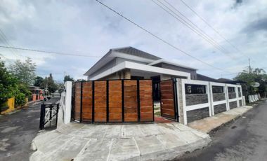 Menarik Di jual Rumah Baru Area Kota Madya