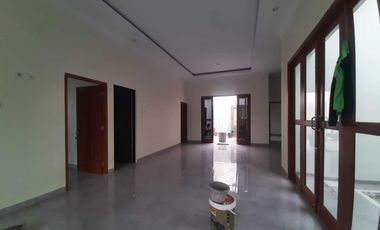 Menarik Di jual Rumah Baru Area Kota Madya