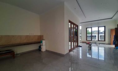 Menarik Di jual Rumah Baru Area Kota Madya