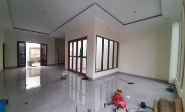 Menarik Di jual Rumah Baru Area Kota Madya