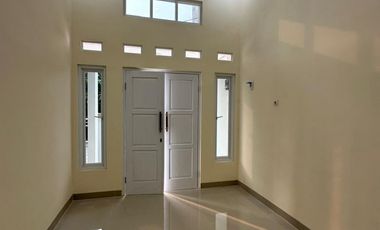 Rumah 15 menit ke Summarecon Mall Bekasi SHM Bebas Banjir J-33712