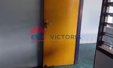 Rumah dinpinggir jalan besar kota kediri