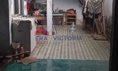 Rumah dinpinggir jalan besar kota kediri