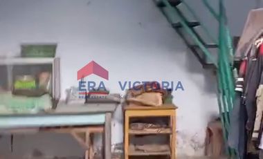 Rumah dinpinggir jalan besar kota kediri