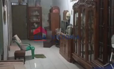 Rumah dinpinggir jalan besar kota kediri