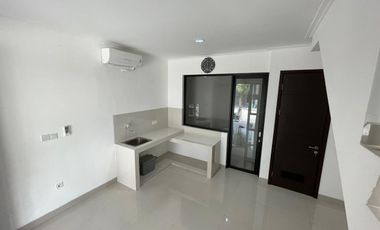 Sewa Rumah PIK 2 uk 4,5x10 2 Kamar ada AC dan Gorden 35 Juta saja