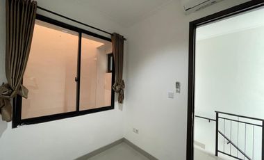 Sewa Rumah PIK 2 uk 4,5x10 2 Kamar ada AC dan Gorden 35 Juta saja