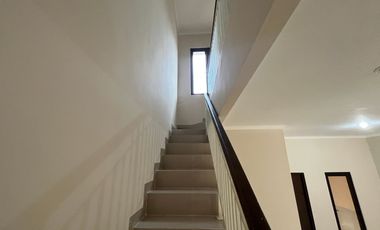 Rumah SHM 2 Lt Hadap Utara 14 Menit ke Mitra Keluarga Jatiasih J-35961