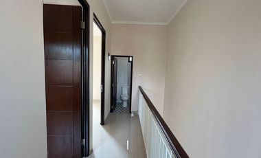 Rumah SHM 2 Lt Hadap Utara 14 Menit ke Mitra Keluarga Jatiasih J-35961