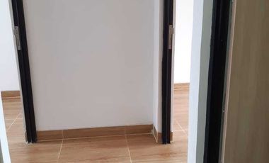 DISEWAKAN RUMAH 2 LANTAI DI CENDANA LIPPO KARAWACI UTARA