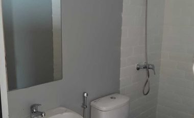 DISEWAKAN RUMAH 2 LANTAI DI CENDANA LIPPO KARAWACI UTARA