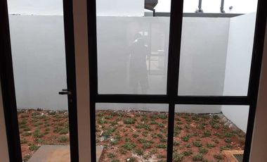 DISEWAKAN RUMAH 2 LANTAI DI CENDANA LIPPO KARAWACI UTARA