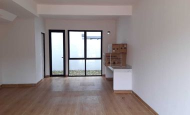 DISEWAKAN RUMAH 2 LANTAI DI CENDANA LIPPO KARAWACI UTARA