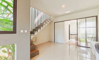 Rumah 3 Lt Hadap Utara 15 Mnt ke Pintu Tol Jatiwarna Siap KPR J-32720