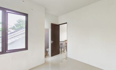 Rumah 3 Lt Hadap Utara 15 Mnt ke Pintu Tol Jatiwarna Siap KPR J-32720