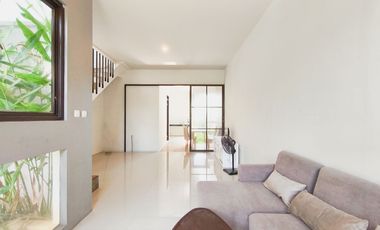 Rumah 3 Lt Hadap Utara 15 Mnt ke Pintu Tol Jatiwarna Siap KPR J-32720