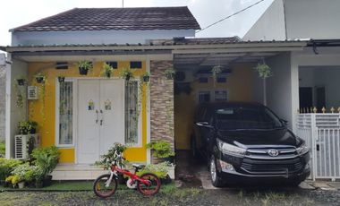 Rumah 12 Menit ke Gerbang Tol Cibubur SHM Hadap Utara J-34226