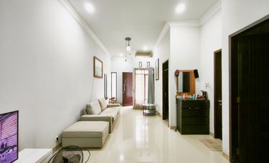 Rumah Luas Hadap Timur 15 menit ke Grand Galaxy Park Siap KPR J-33257