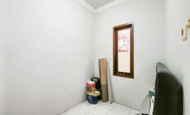 Rumah Luas Hadap Timur 15 menit ke Grand Galaxy Park Siap KPR J-33257