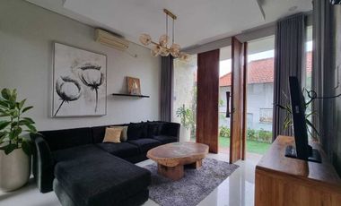 Vila di Sanur 4 Kamar view sawah