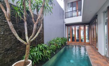 Vila di Sanur 4 Kamar view sawah