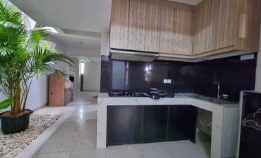 Vila di Sanur 4 Kamar view sawah