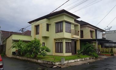 RUMAH MEWAH DUA LANTAI SIAP HUNI DIBAWAH HARGA PASAR