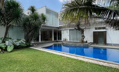 Kemang Ampera Modern Tropical House Halaman Luas Lokasi Strategis