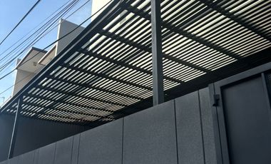 Disewakan rumah baru 2lantai siaphuni di Gading Mas Barat Vl