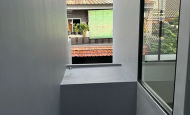 Disewakan rumah baru 2lantai siaphuni di Gading Mas Barat Vl