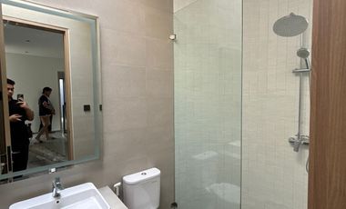 Disewakan rumah baru 2lantai siaphuni di Gading Mas Barat Vl