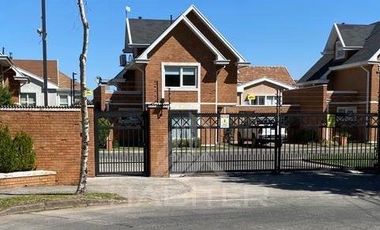 Casa en Venta en a una cuadra de Balmaceda