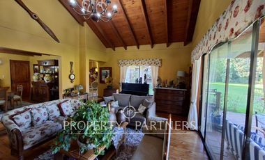 Casa patronal en exclusivo sector