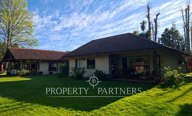 Casa patronal en exclusivo sector