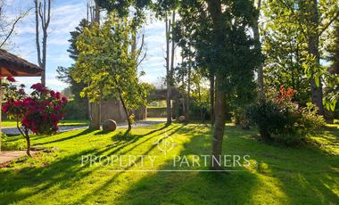 Casa patronal en exclusivo sector