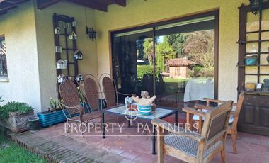 Casa patronal en exclusivo sector