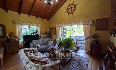 Casa patronal en exclusivo sector