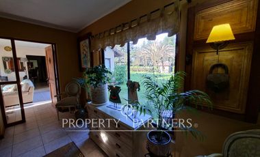 Casa patronal en exclusivo sector