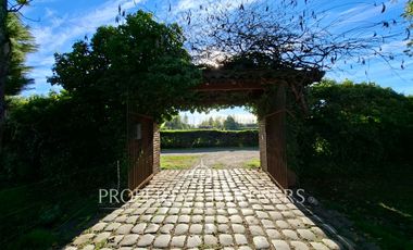 Casa patronal en exclusivo sector