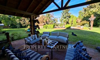 Casa patronal en exclusivo sector