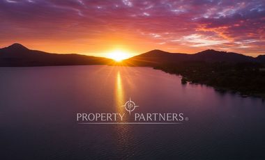 Sitios urbanos en exclusivo condominio frente al lago